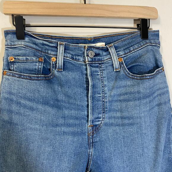 Levi's Wedgie Straight Leg Denim Jeans Medium Wash Raw Hem High Rise Sz 29 - Picture 3 of 13
